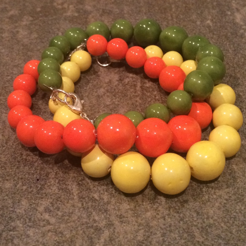 1960 BEADED BRACELET SET